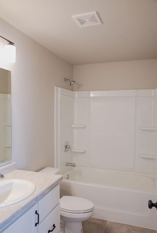 2507 37th Avenue S, Moorhead, MN 56560
