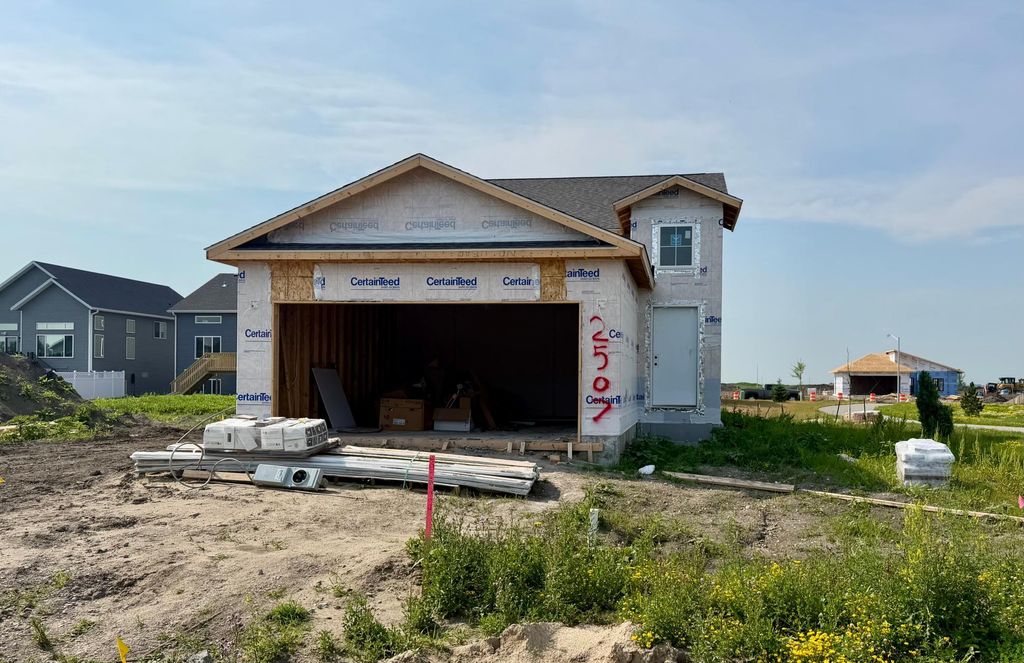 2507 37th Avenue S, Moorhead, MN 56560