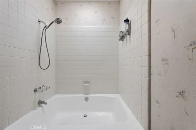 6121 Shoup Avenue 23, Woodland Hills, CA 91367