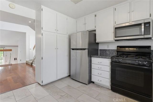 6121 Shoup Avenue 23, Woodland Hills, CA 91367