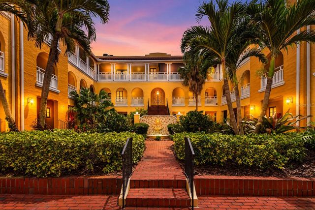 210 22ND AVENUE NE 12, St Petersburg, FL 33704