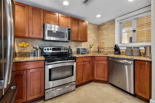210 22ND AVENUE NE 12, St Petersburg, FL 33704