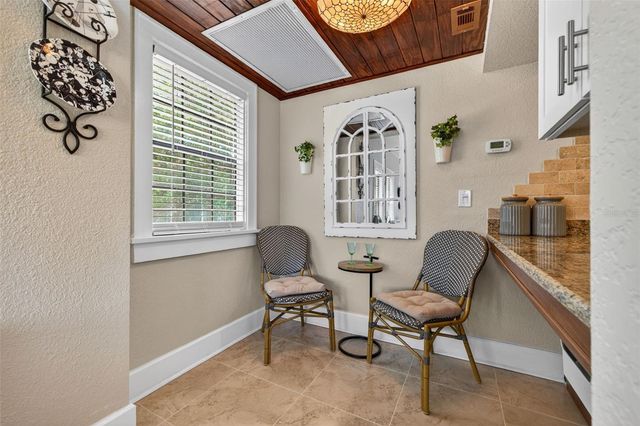 210 22ND AVENUE NE 12, St Petersburg, FL 33704