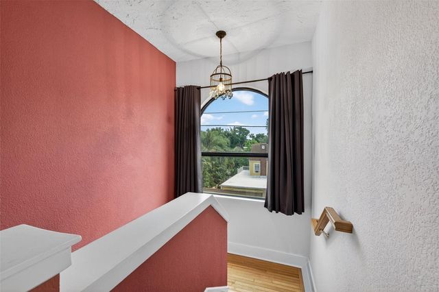 210 22ND AVENUE NE 12, St Petersburg, FL 33704