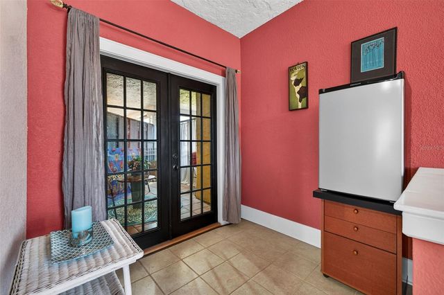 210 22ND AVENUE NE 12, St Petersburg, FL 33704
