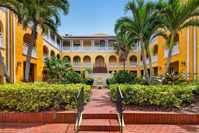 210 22ND AVENUE NE 12, St Petersburg, FL 33704