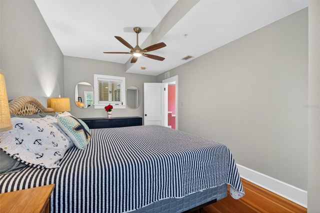 210 22ND AVENUE NE 12, St Petersburg, FL 33704