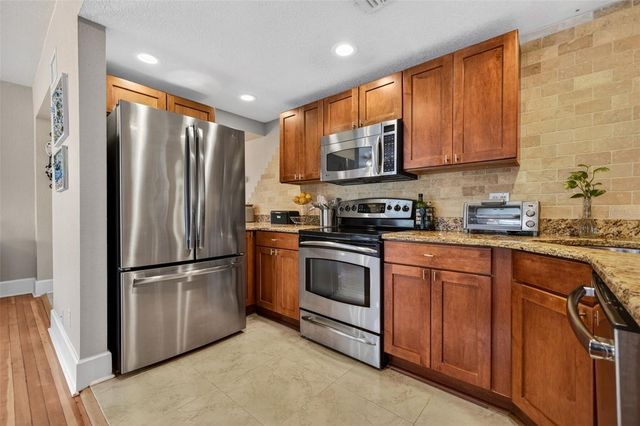 210 22ND AVENUE NE 12, St Petersburg, FL 33704