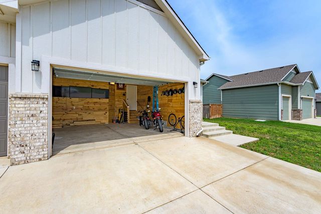 5304 W 46th St S, Wichita, KS 67215