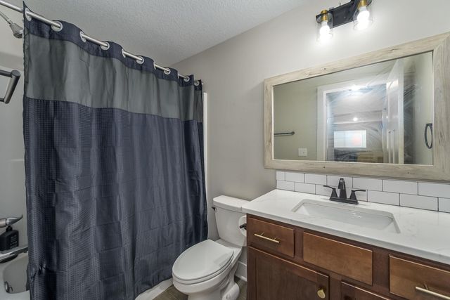 5304 W 46th St S, Wichita, KS 67215