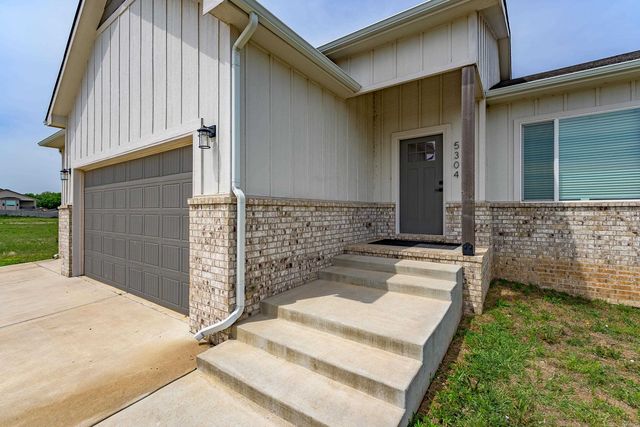 5304 W 46th St S, Wichita, KS 67215