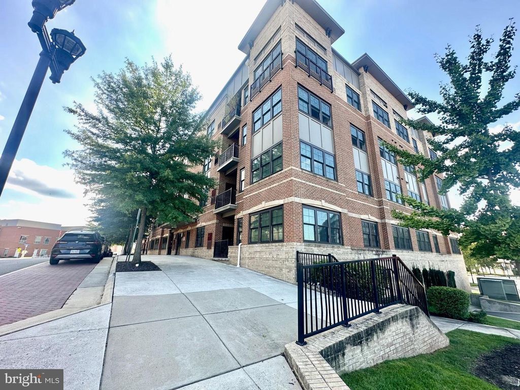 9521 BASTILLE ST #207, Fairfax, VA 22031