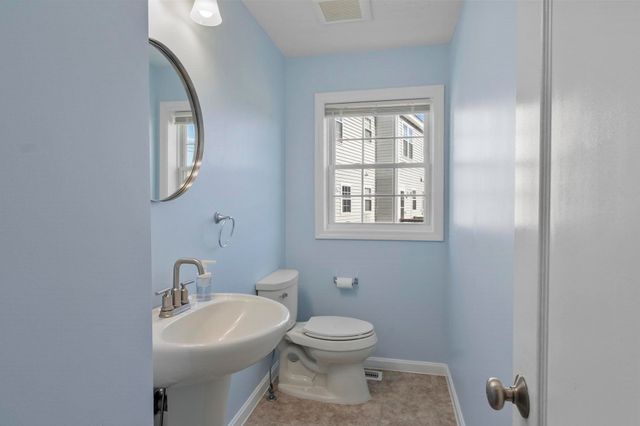 15 Bandon Circle 15, Westford, MA 01886