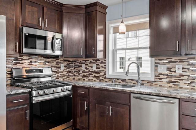15 Bandon Circle 15, Westford, MA 01886