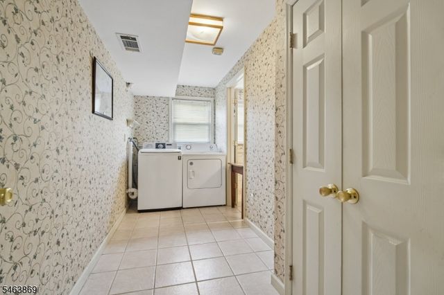 27 Karla Dr, Hanover Twp., NJ 07981