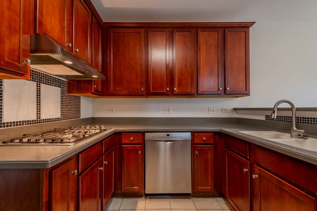 1226 BRADLEY Circle, Elgin, IL 60120