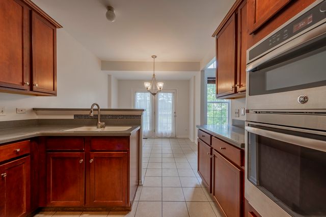 1226 BRADLEY Circle, Elgin, IL 60120