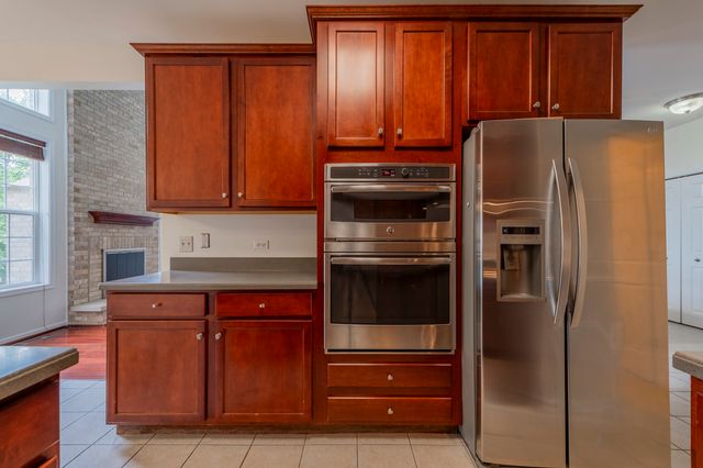 1226 BRADLEY Circle, Elgin, IL 60120