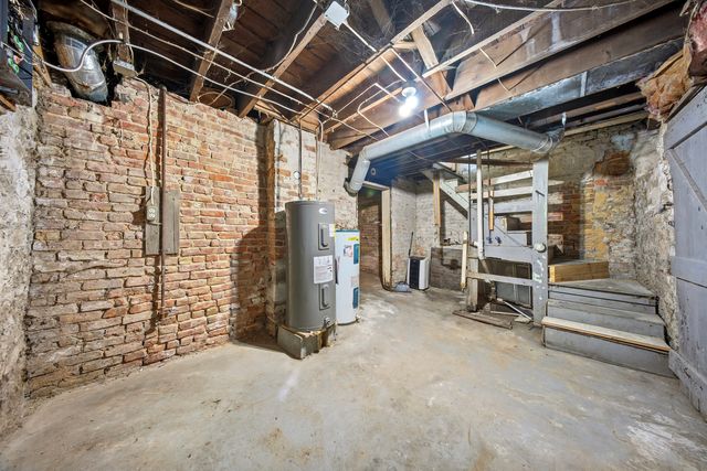 108-110 E Iroquois Street, Freeport, IL 61032