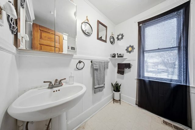 108-110 E Iroquois Street, Freeport, IL 61032