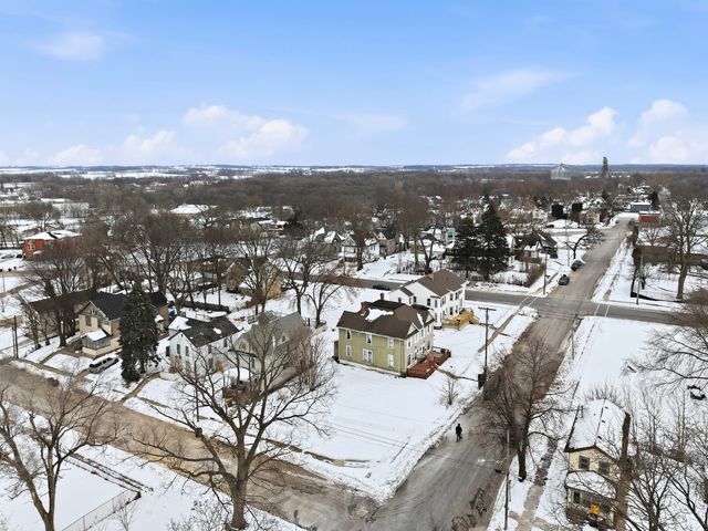 108-110 E Iroquois Street, Freeport, IL 61032