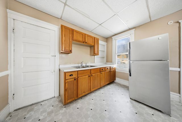 108-110 E Iroquois Street, Freeport, IL 61032