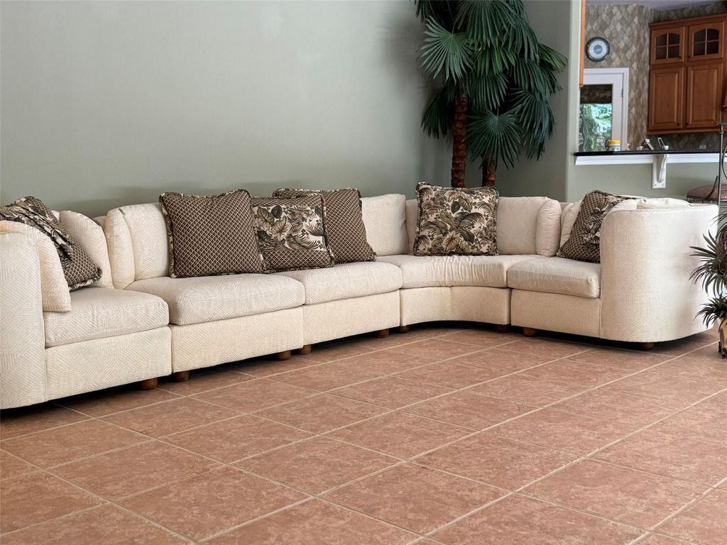 Image 8 of property listing at 10484 WISCANE AVENUE, Orlando, FL 32836