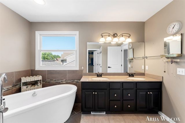 974 Dogwood Meadows Drive, Ada, MI 49301