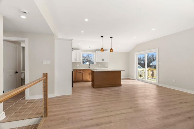 40 Hillside Avenue, Derry, NH 03038