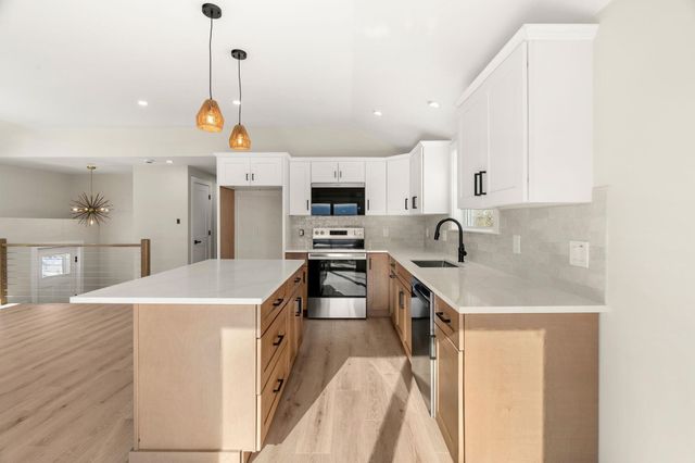 40 Hillside Avenue, Derry, NH 03038