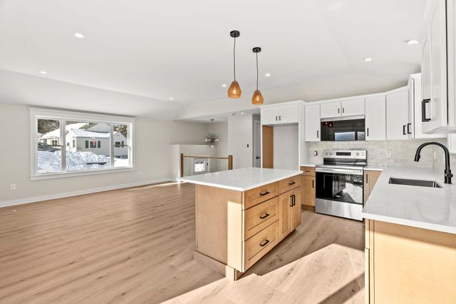 40 Hillside Avenue, Derry, NH 03038