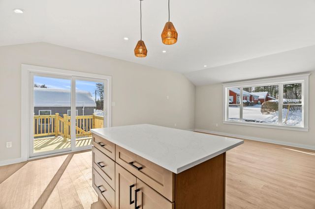 40 Hillside Avenue, Derry, NH 03038