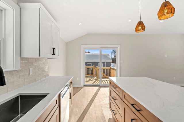 40 Hillside Avenue, Derry, NH 03038