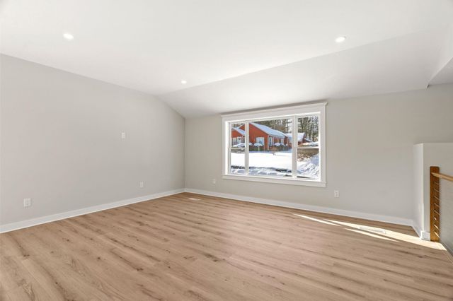 40 Hillside Avenue, Derry, NH 03038