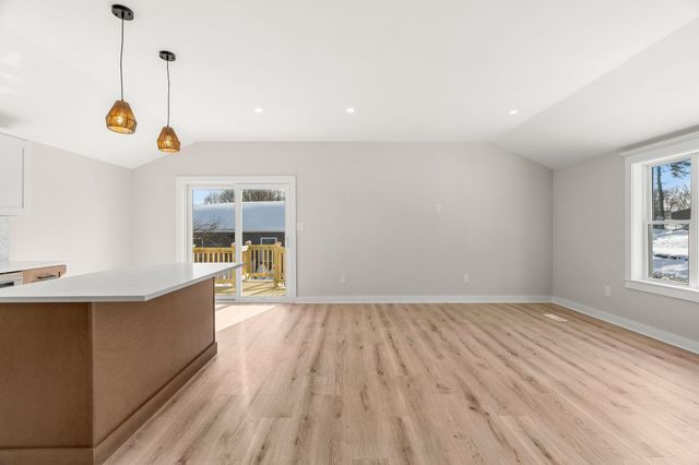 40 Hillside Avenue, Derry, NH 03038