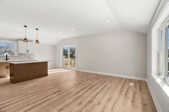 40 Hillside Avenue, Derry, NH 03038