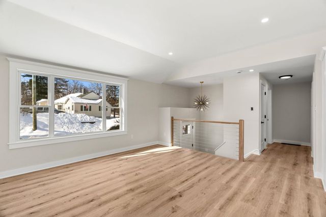 40 Hillside Avenue, Derry, NH 03038