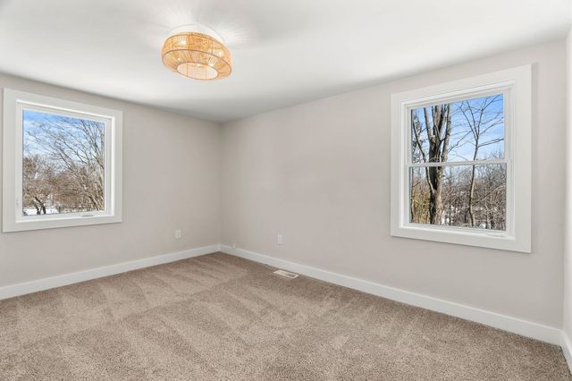 40 Hillside Avenue, Derry, NH 03038