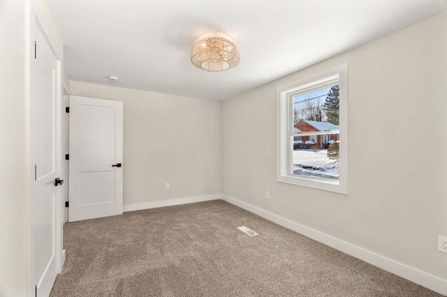 40 Hillside Avenue, Derry, NH 03038