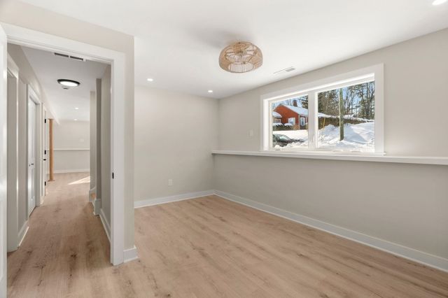 40 Hillside Avenue, Derry, NH 03038