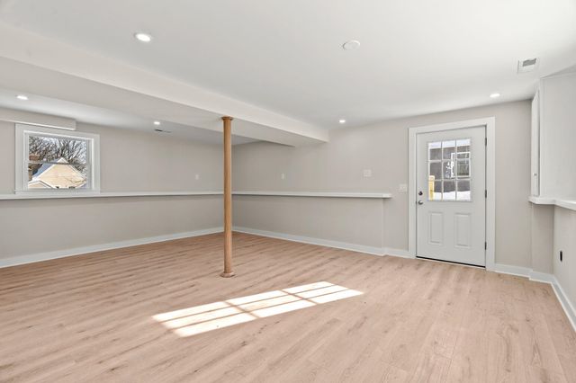 40 Hillside Avenue, Derry, NH 03038