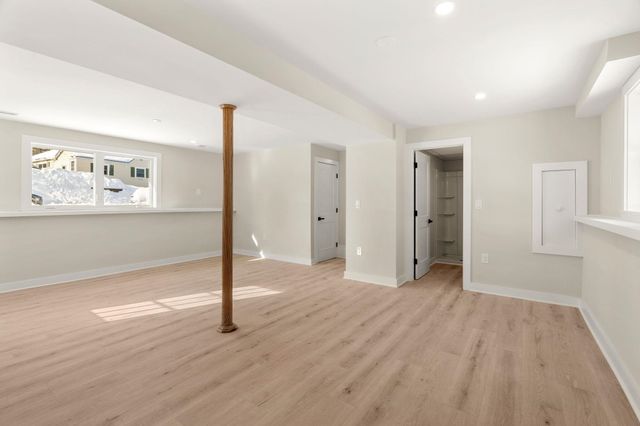 40 Hillside Avenue, Derry, NH 03038