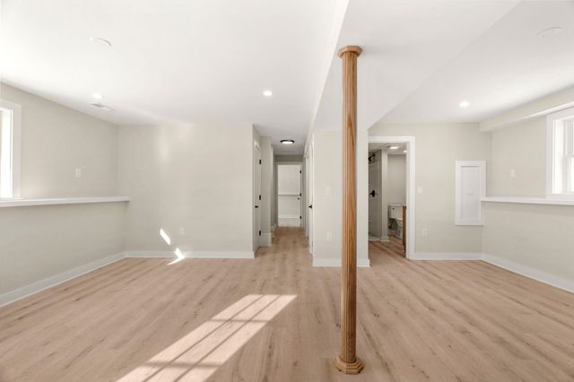 40 Hillside Avenue, Derry, NH 03038