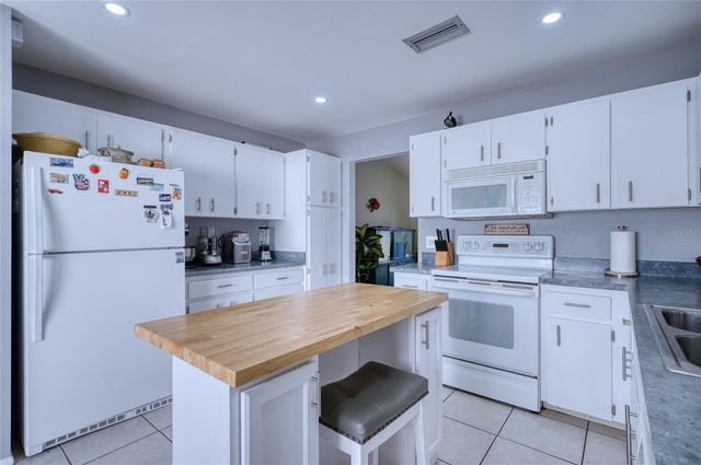 76 SANDSTONE CIRCLE, Venice, FL 34293