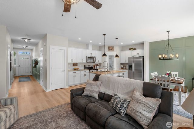 2301 Rosewood Lane, Centralia, WA 98531