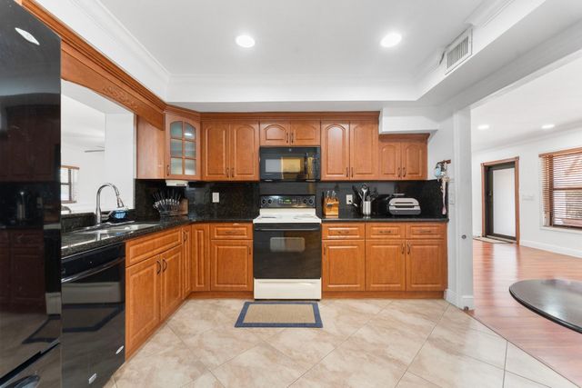 795 NE 165th Street, Miami, FL 33162