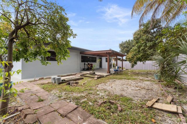 795 NE 165th Street, Miami, FL 33162
