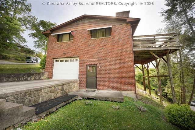 900 Scenic Drive, Charleston, WV 25311