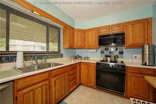 900 Scenic Drive, Charleston, WV 25311