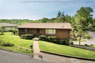 900 Scenic Drive, Charleston, WV 25311